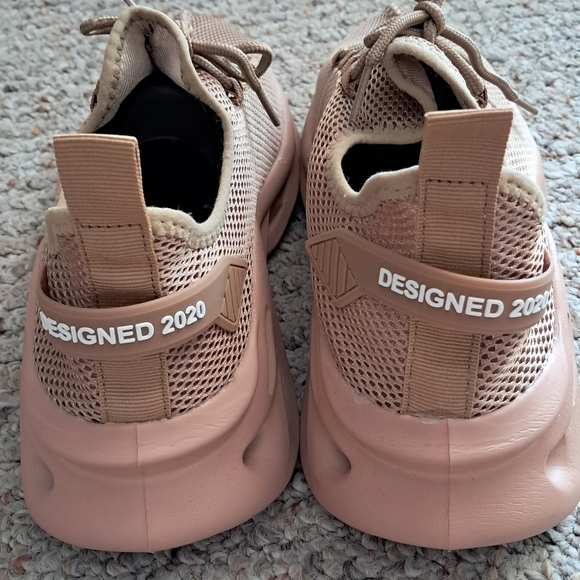 Stylish Tan/peach Sneakers NWOT - Picture 6 of 10